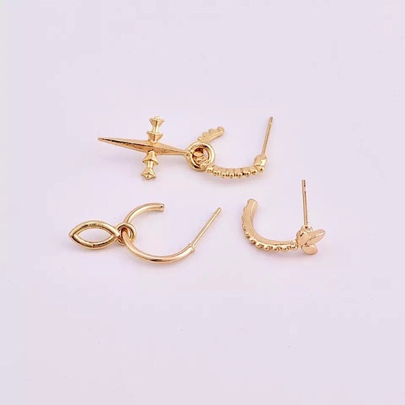 🆑10/$25🆑𝗖𝗟𝗘𝗔𝗥𝗔𝗡𝗖𝗘 3 Gold Leaf Cross Earrings Set NEW - Picture 5 of 10